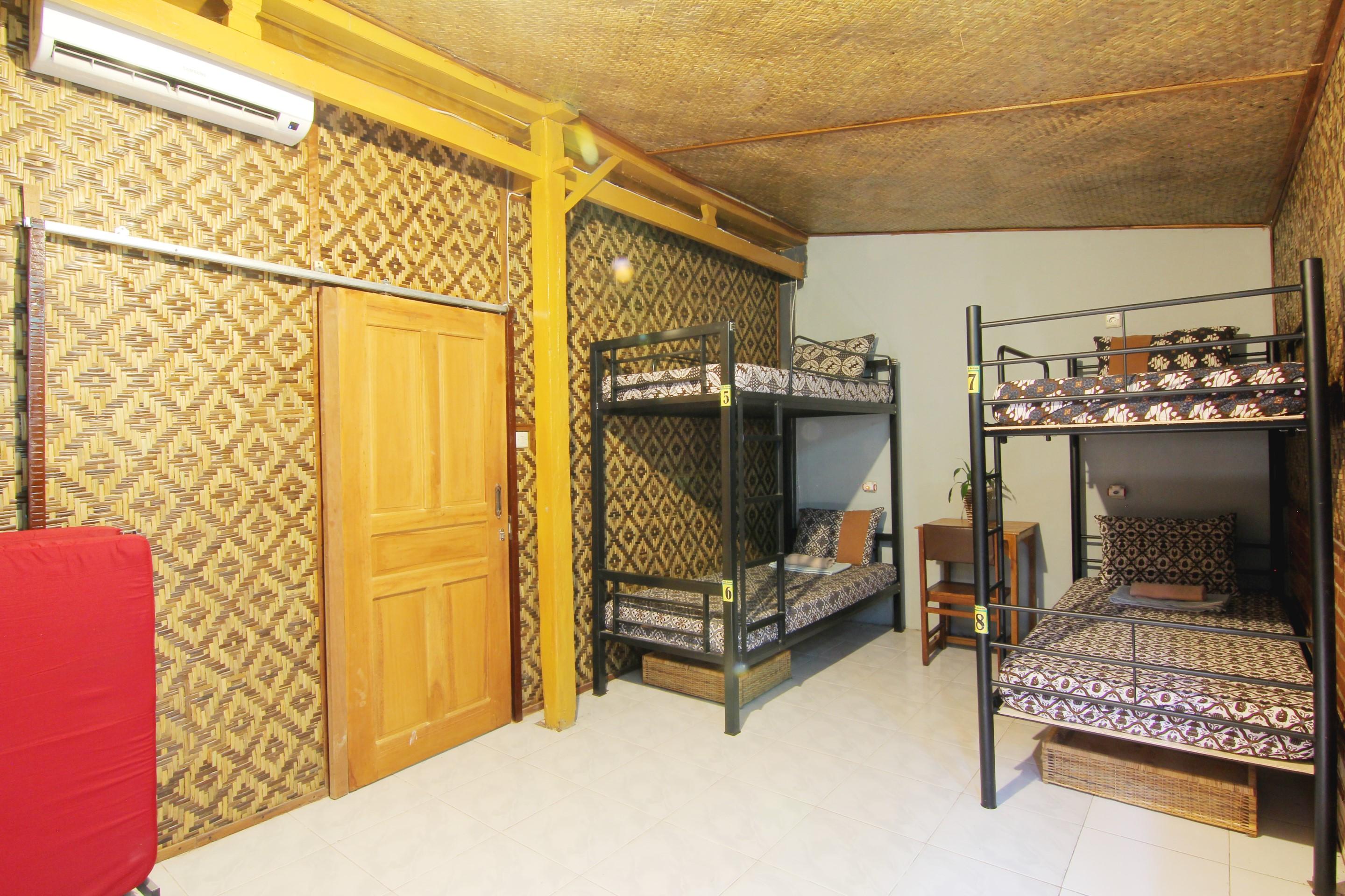 Bilik Bamboo Hostel Yogyakarta Exterior photo